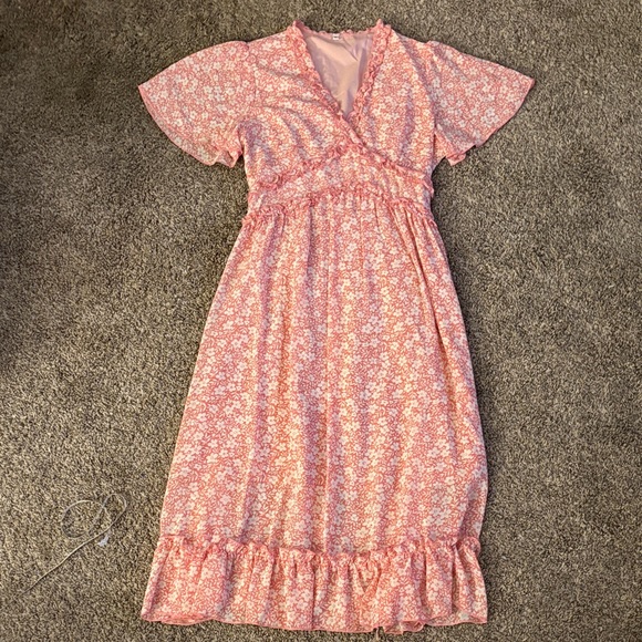 Dresses & Skirts - Floral Pink Dress